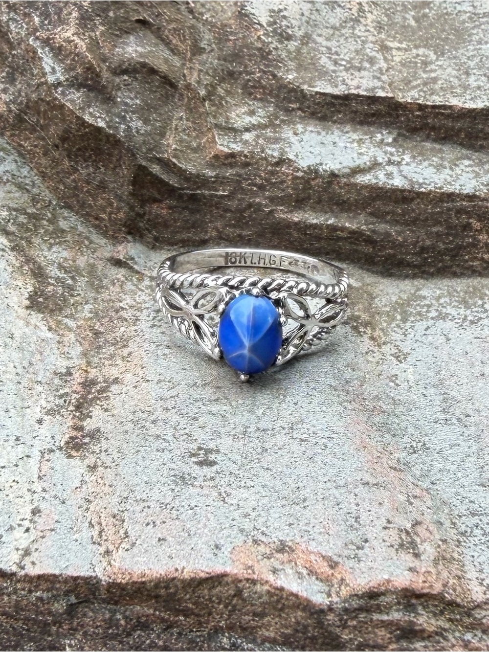Estate 18 KT HGE Ring Blue Simulated Star Sapphire Cabochon Ring